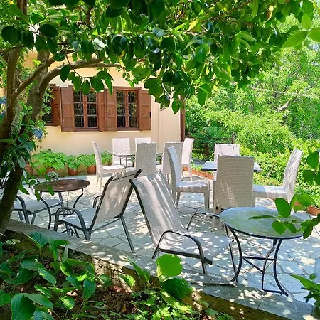 Filoxenia ホテル ツァガラダ